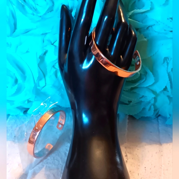 ❗️COPPER MAGNETIC THERAPY BANGLE ROSE GOLD BRACELET NWOT. PLEASE SEE PICS❗️❗️ - Picture 1 of 7